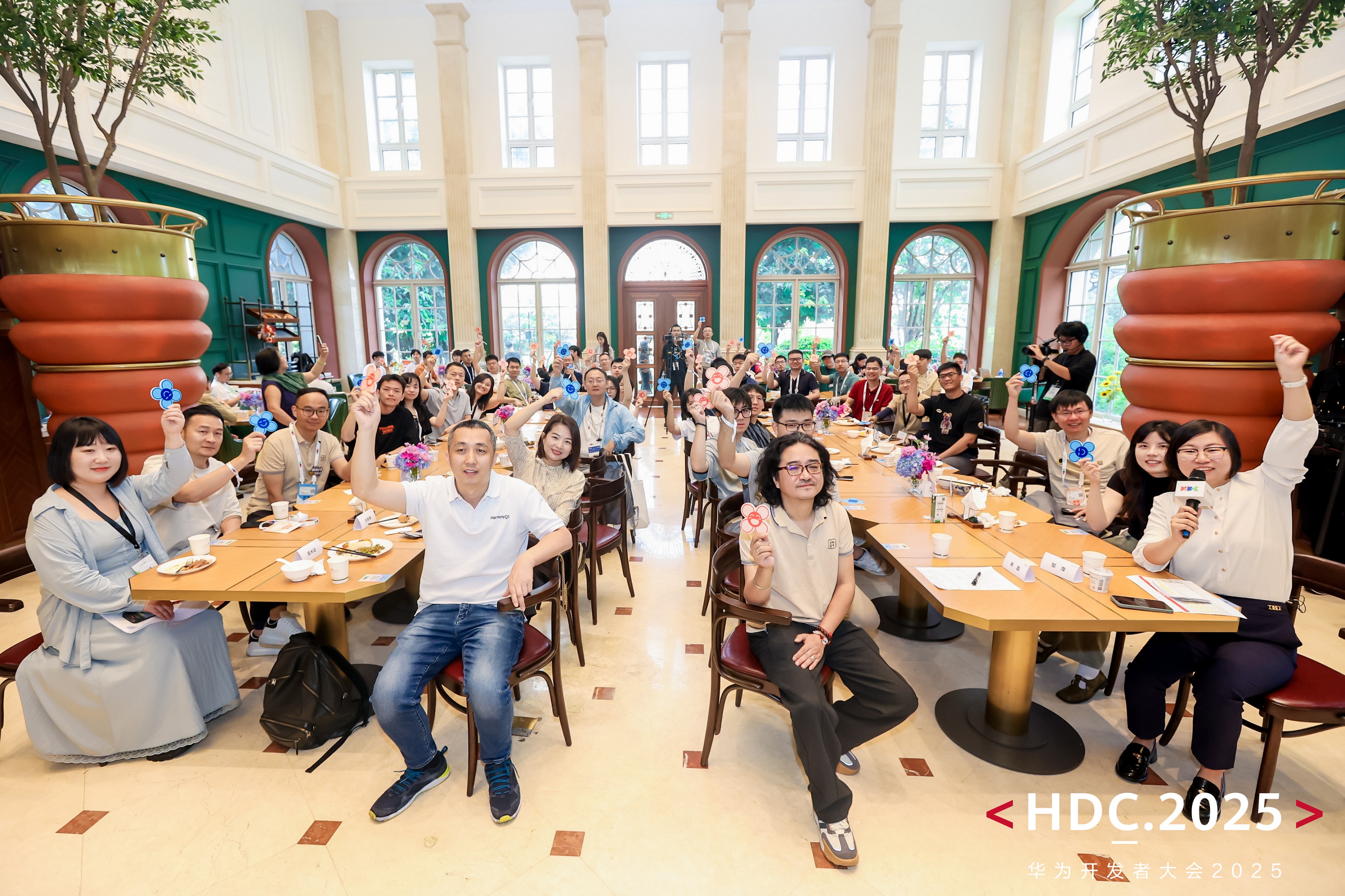 HDC早餐会热腾开席：深挖生态商业潜力，800万开发者共乘“鸿蒙快车”